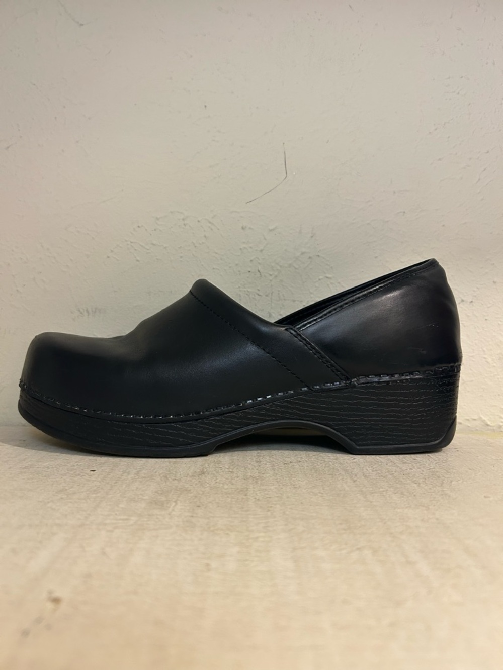 G.H. Bass & Co. Black Leather Slip-On Clog - Picture 4 of 15